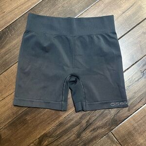 Oiselle long ribbed flyte shorts